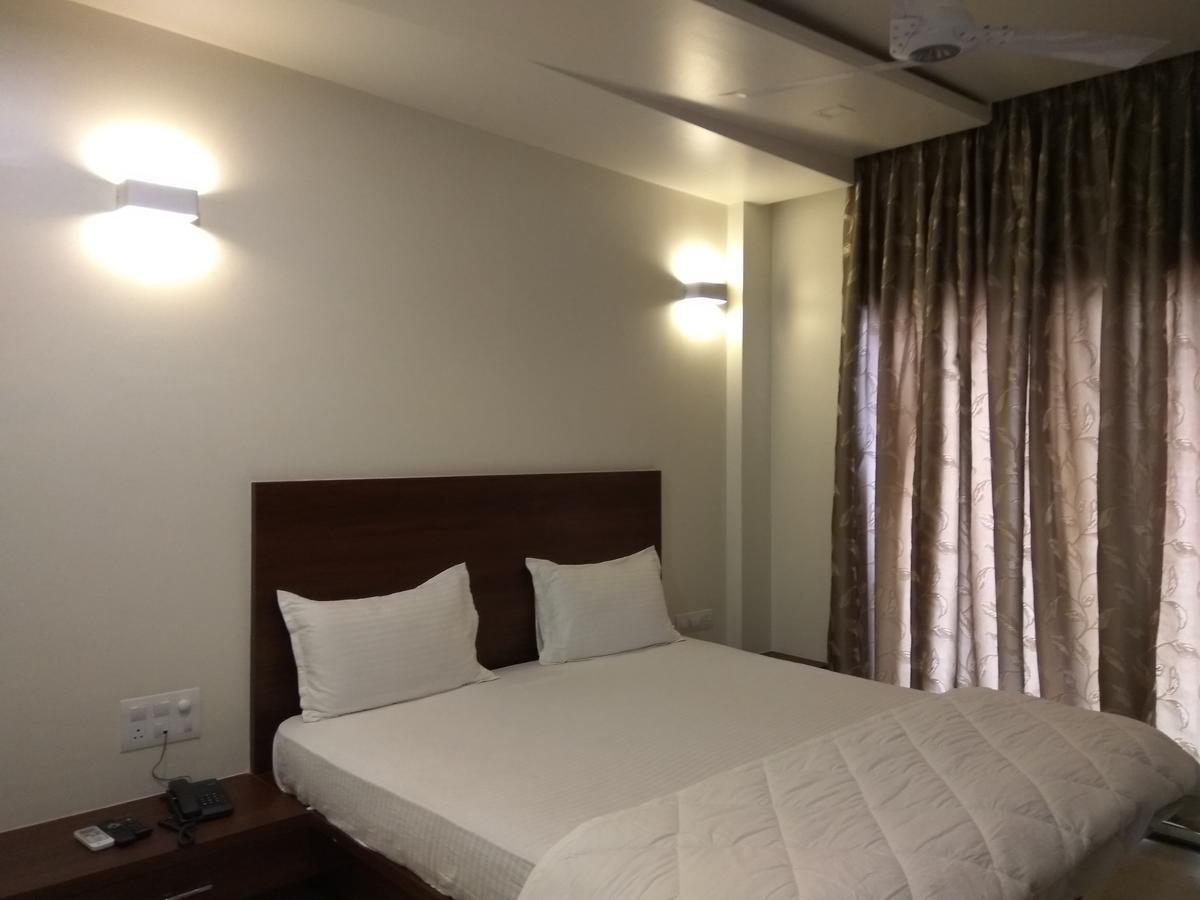 Manasi Inn Satara Εξωτερικό φωτογραφία
