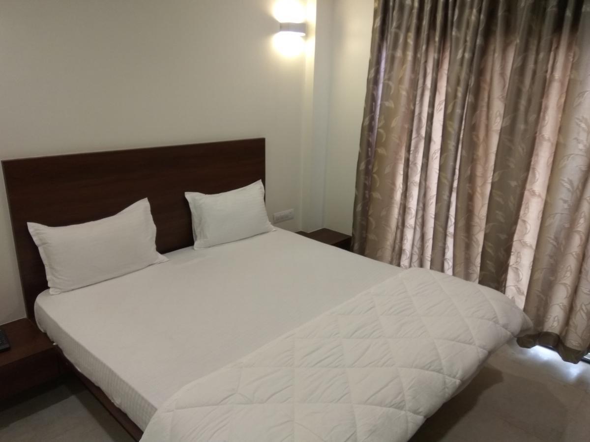 Manasi Inn Satara Εξωτερικό φωτογραφία