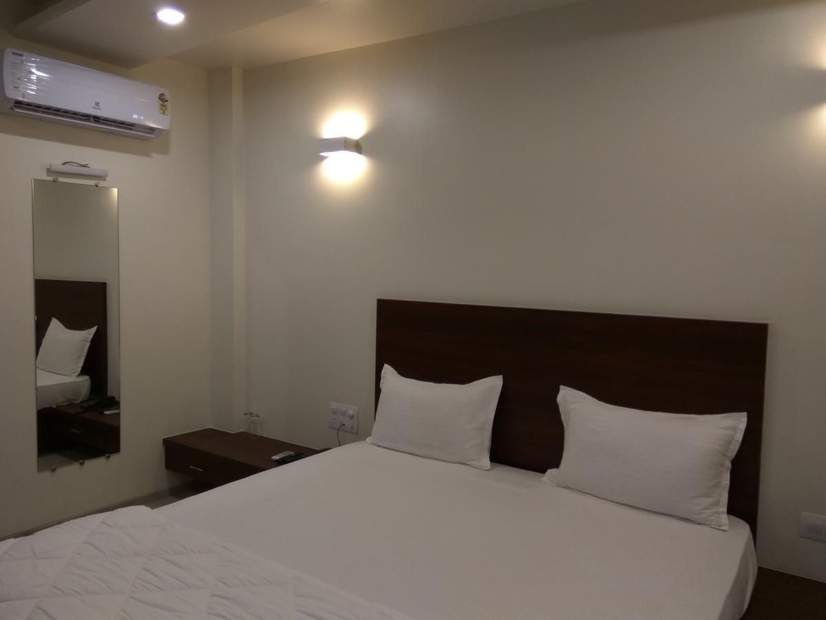 Manasi Inn Satara Εξωτερικό φωτογραφία