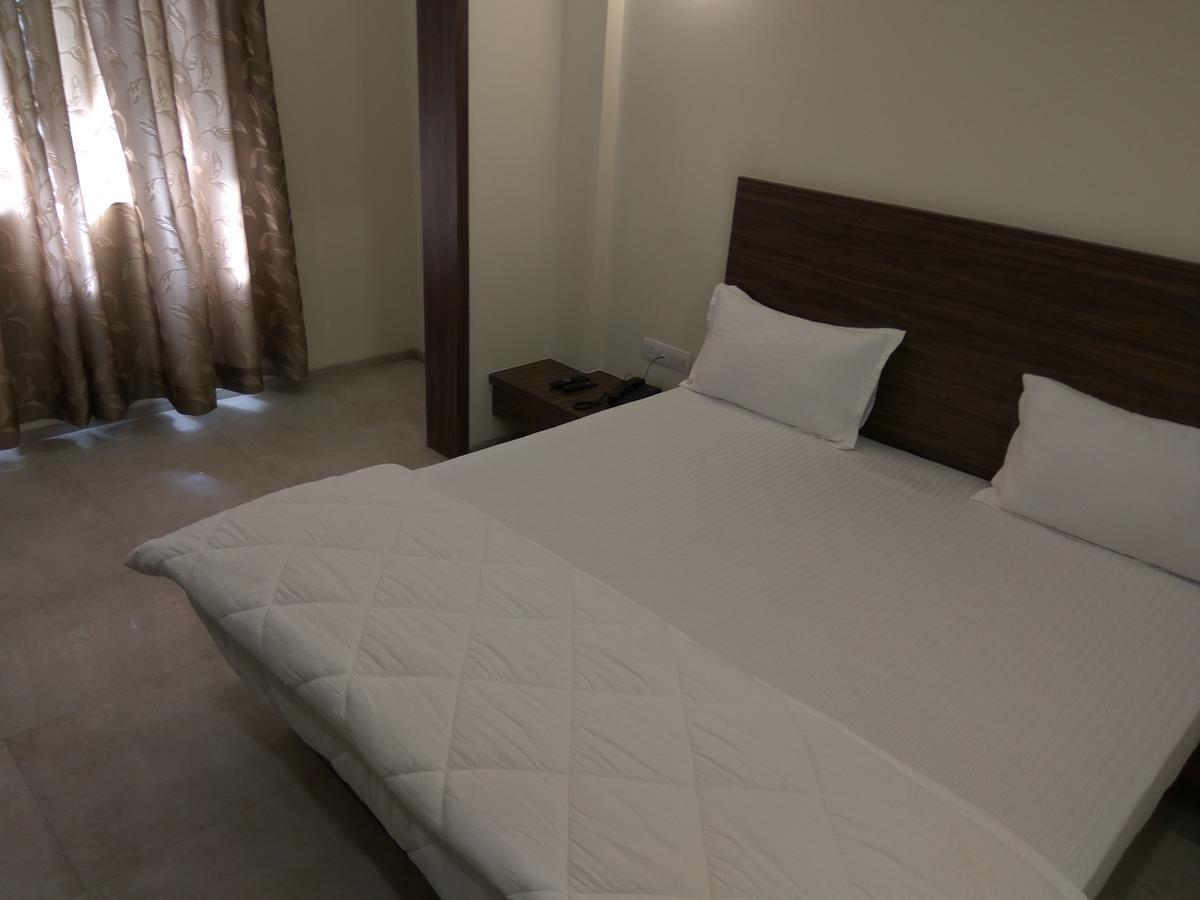 Manasi Inn Satara Εξωτερικό φωτογραφία
