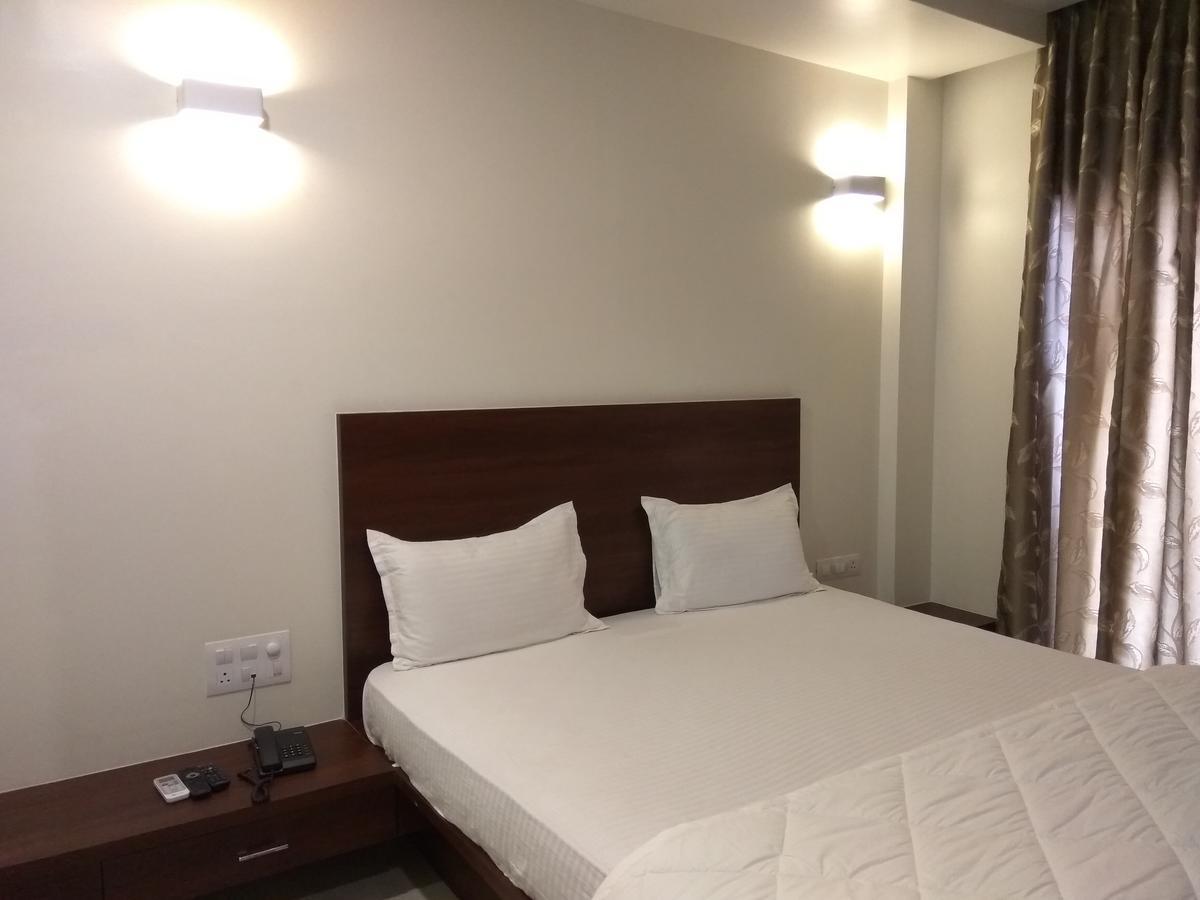 Manasi Inn Satara Εξωτερικό φωτογραφία