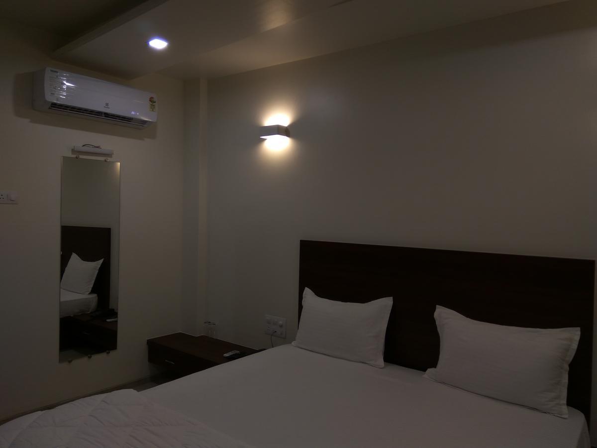 Manasi Inn Satara Εξωτερικό φωτογραφία