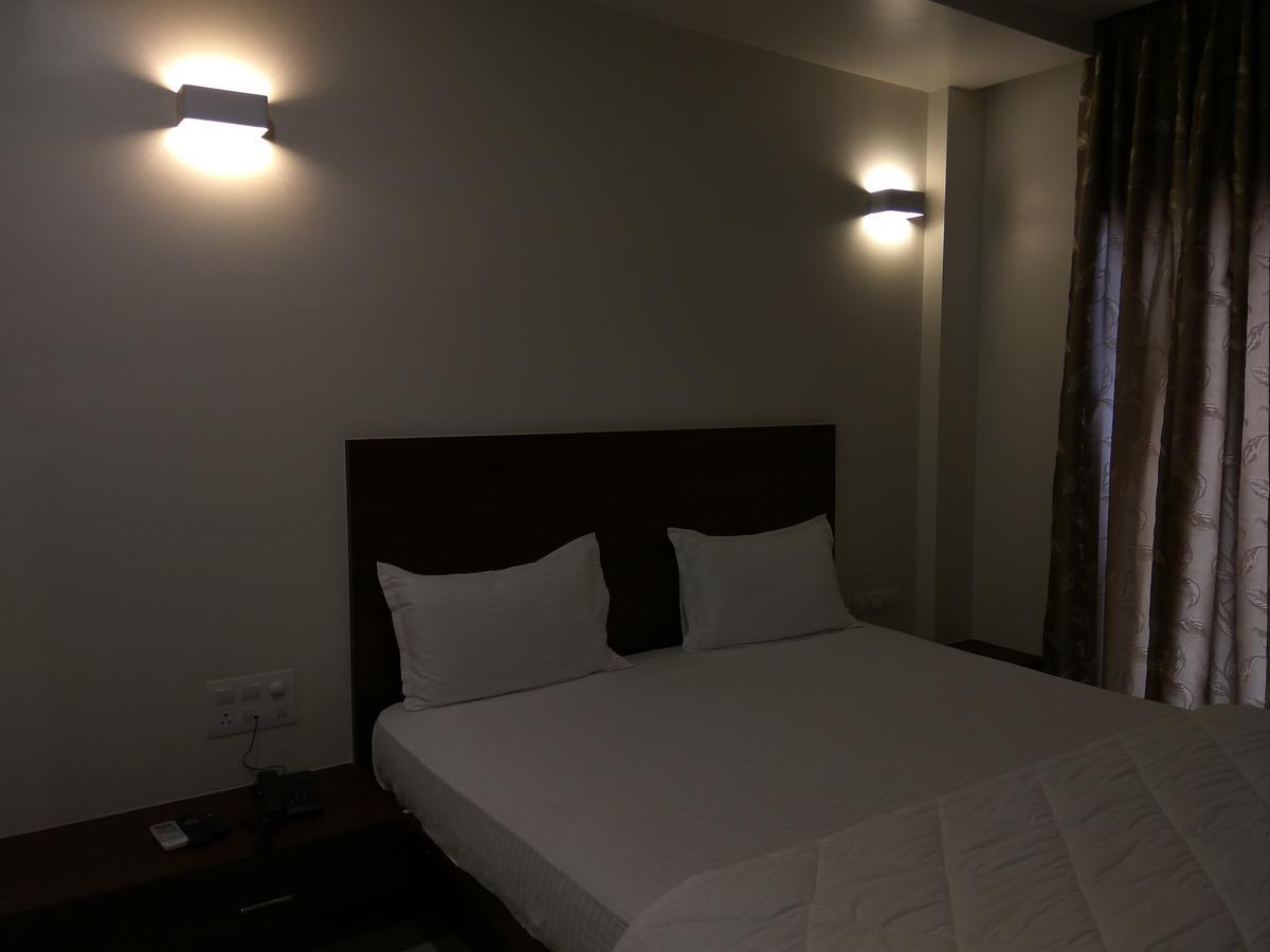 Manasi Inn Satara Εξωτερικό φωτογραφία